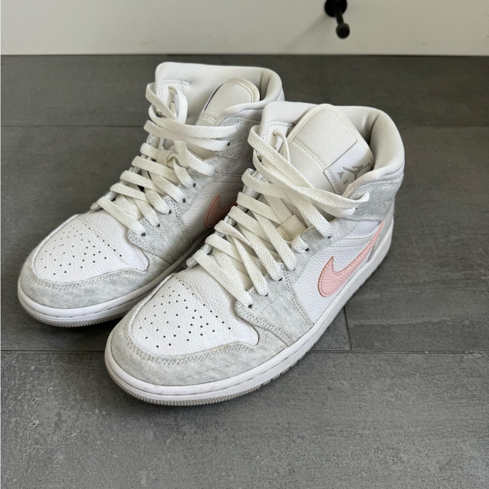 Nike Jordan woman high tops 8.5